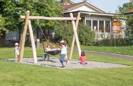 Doppelkindergarten Stettlen Korbschaukel