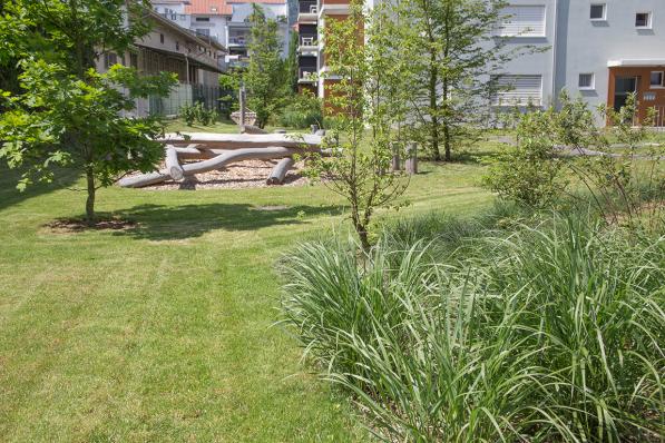 Güterstrasse Spielbereich Robinienholz